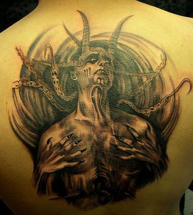 diabeł demon tatuaż na plecach