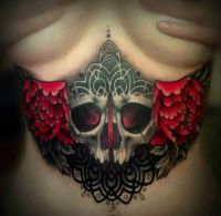 czaszka i kwiaty tatuaże