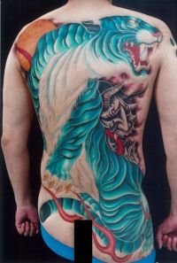 tygrys tatuaż na plecach dla faceta