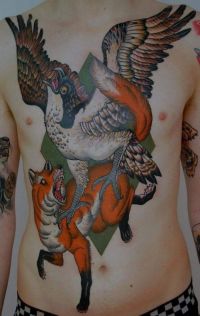 lis i ptak tatuaż na brzuchu