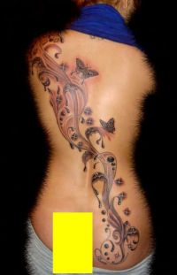 tatuaż na plecach dla kobiety