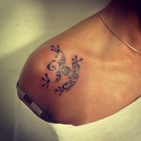 żaba tatuaż dla kobiety